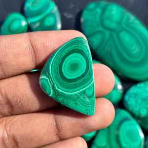 Lote de piedras preciosas de malaquita, venta al por mayor, cabujón, 100 por ciento, calidad de Grado Superior Natural para fabricación de joyas hechas a mano - Product Image 3