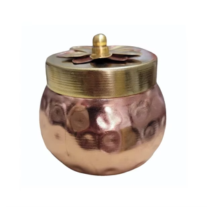 Le brillant durable et très demandé de ce bol à collation en aluminium avec des accents de feuilles design rehausse l'esthétique de la table au fil du temps. - Product Image 3