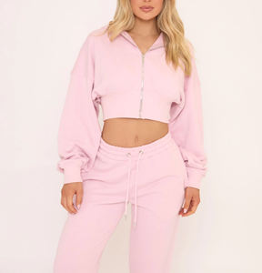 Sweats à capuche courts pour femmes zippés en rose | Sweat à capuche Streetwear à épaules tombantes | Coupe confortable avec ourlet côtelé et poignets - Product Image 1