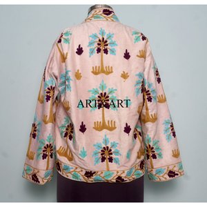 Veste en velours de coton brodée Suzani faite à la main, écologique, matelassée, multicolore, à fleurs, style bohème, inspirée du vintage, ethnique - Product Image 5