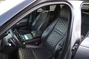 รถยนต์ Range Rover Velar SVAutobiography Dynamic Edition ปี 2020 สภาพดีเยี่ยม เครื่องยนต์ V8 ซูเปอร์ชาร์จ 550 แรงม้า ระบบขับเคลื่อนสี่ล้อ (AWD)  ใช้งานน้อย  ถือครองในแคลิฟอร์เนีย - Product Image 5