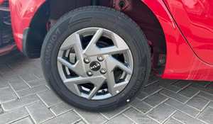 Picanto Rojo Limpio 2024 Usado, Transmisión Automática, Volante a la Izquierda, Llantas de Aleación Oscuras, Asientos de Cuero, Sistema de Navegación, Arranque Remoto - Product Image 2