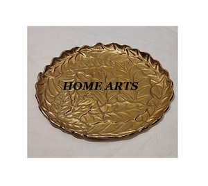 Plateau de service en aluminium couleur or, design attrayant, pour chocolats et en-cas, pour la maison et les restaurants. - Product Image 4