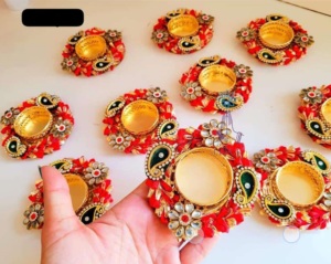 Hermoso indio hecho a mano rojo verde Buti Diya Diwali decoración para el hogar templo Oficina y regalo nuevo diseño lujo hogar Diwali - Product Image 1