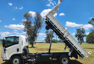 NOUVEAU Isuzu NPR200 Camion benne moyen 4x2 avec prise de force (PTO) Ex-Membres du conseil - Product Image 5
