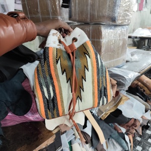 Couverture de selle en cuir de vachette de l'ouest sac seau design bohème sac seau usiné main floral sac fourre-tout de fabricant indien en gros - Product Image 1