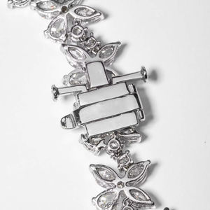 Collar con Diamante Cultivado en Laboratorio de Corte Radiante de 40.46 Quilates, Oro Blanco de 14K, Certificado IGI, Joyería Fina de Lujo en Caja - Product Image 4