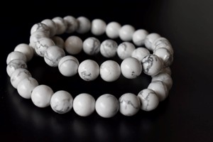 Bracelet de guérison en howlite blanche de 8 mm de qualité supérieure, vente en gros, pour la méditation et la création de bijoux - Product Image 3