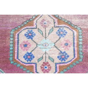 Alfombra Turca Vintage de 1.4x3.4 pies (42x104 cm), Alfombra de Lana Roja Ombré - Product Image 5