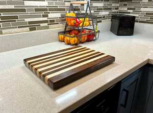Planche à découper de cuisine éco-consciente Planche en bois artisanale pour maisons modernes, planche à fromage avec couteau en acier inoxydable - Product Image 2