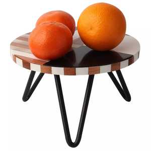 Assiette de service élégante en résine en bois avec support en métal Présentoir de gâteaux à dessert contemporain pour la maison, le restaurant et la décoration de fête - Product Image 2