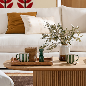 Plateau de service décoratif en rotin tressé avec poignées découpées pour le rangement de la cuisine, l'organisation de la table et la décoration intérieure - Product Image 3