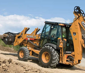 Chargeuse-pelleteuse Case 590 Super N, excavatrice hydraulique haute puissance avec bras de terrassement robuste et godet de chargement pour travaux de construction - Product Image 1