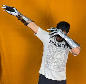 Gants médiévaux en acier avec protège-bras gravés |   Armure de Chevalier Artisanale pour Cosplay, Exposition - Product Image 6