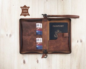 Porte-passeport en cuir véritable personnalisé et housses de passeport Porte-passeport en cuir PTH-0002 - Product Image 1