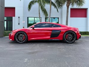 Buena OFERTA para el R8 V10 Performance Coupe RWD 2023, V10 de 602 hp, Verde Java - Product Image 3
