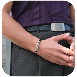 Bracelet en argent sterling avec quatre diamants, tendance, élégant et stylé - Product Image 1