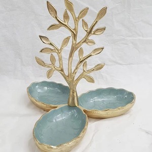 Cuenco redondo de metal más exigente para servir con base de diseño dorado para decoración de eventos y fiestas - Product Image 1