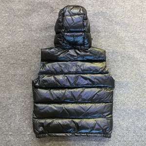 Chaqueta de Invierno sin Mangas con Capucha para Hombre, con Logotipo Frontal en Tela de Lona, Diseño Personalizable - Venta al por Mayor - Product Image 3