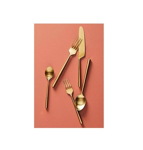 Cuillère en laiton massif hautement polie, cuillère en laiton au design élégant pour la table à manger à la maison, vente chaude, cuillère de service pour les fêtes - Product Image 2