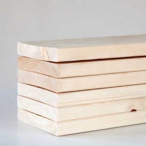 Madera de Pino 2x4 Tratada a Presión - Product Image 1