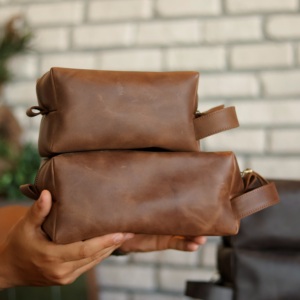 Neceser de viaje duradero de cuero genuino con estilo Unisex de primera calidad, Kit de Dopp con logotipo de moda de negocios Vintage, cierre de cremallera para hombres - Product Image 2