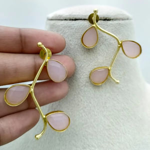 Boucles d'oreilles fleur de goutte rose en laiton Style romantique Imitation plaqué rhodium Design personnalisable bijoux pour femmes de haute qualité - Product Image 1