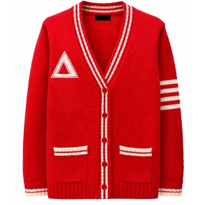 Cardigan en tricot brodé classique DST, col en V, manches longues, rouge et blanc contrastés, fermeture boutonnée sur toute la longueur, coupe classique - Product Image 2