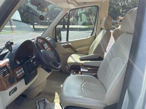 Oferta con Descuento: Mercedes-Benz Sprinter 2500 Usada de 2018 con Bajo Kilometraje - Product Image 3