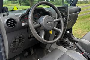 Jeep Wrangler X 4x4 d'occasion de 2007, boîte manuelle 6 vitesses, moteur V6, entretien récent, modifications tout-terrain, sans réserve - Product Image 4