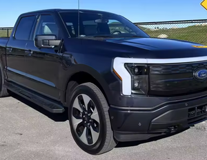 F-150 Lightning Platinum 2024 d'occasion en excellent état, batterie à autonomie étendue, 4x4, bleu, conduite à gauche, Euro IV, transmission automatique - Product Image 4
