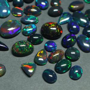 อัญมณีทรงหลังเบี้ยโอปอลทรงหลังเบี้ยสีดำจากเอธิโอเปียนธรรมชาติพร้อมด้วยวงรี/ลูกแพร์/ รูปหัวใจและไฟสีฟ้าสำหรับการทำเครื่องประดับ - Product Image 4