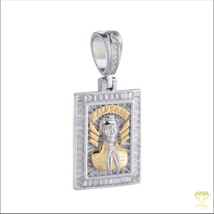 Colgante de dos tonos de oro y plata helado con Baguette y diamantes redondos VVS cultivados en laboratorio para una lujosa pieza de declaración - Product Image 4