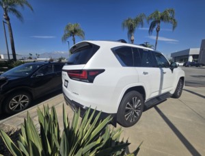 Lexus LX 600 2025 Usado en Buenas Condiciones, SUV de Lujo, Volante a la Izquierda, Interior de Cuero Oscuro R20 - Product Image 5