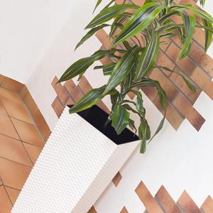 Ensemble de 4 pots à fleurs Rato de 7,2 L avec insert 17x17x32,4 cm en blanc + 1 ensemble de 6 outils de jardin GRATUIT - Product Image 6