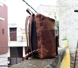 Mochila de cuero marrón grande personalizada, mochila Hipster de estilo deportivo Vintage con logotipo personalizado para regalo de oficina o viaje - Product Image 3