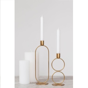 เชิงเทียนโลหะตกแต่งสไตล์โบราณสำหรับให้แสงสว่างและชุดตกแต่งบ้านเชิงเทียนที่วางขวดโหล - Product Image 4