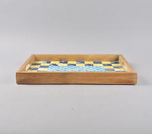 Plateau de service rectangulaire de luxe fait à la main avec incrustation de résine bleue et jaune vibrante et centre en mosaïque géométrique - Product Image 2