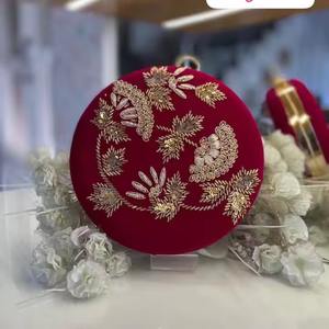 Pochette ronde de créateur avec broderie Un sac à main haut de gamme pour les événements spéciaux et les rassemblements officiels - Product Image 4