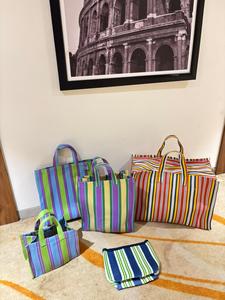 กระเป๋าเครื่องสำอางพลาสติกรีไซเคิลขนาดใหญ่สไตล์แฟนซีกระเป๋าเครื่องสำอางกันน้ำปิดฝาปิดเป็นมิตรกับสิ่งแวดล้อม - Product Image 4