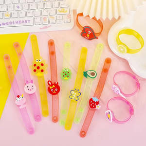 12 Pulseras de Plástico con Luces LED para Halloween - Product Image 4