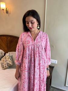 Robe maxi décontractée d'été pour femmes en coton tissé écologique lavable à manches 3/4 imprimé à la main à motifs floraux bohèmes avec poches - Product Image 2