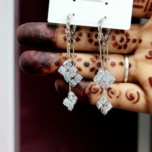 Boucles d'oreilles vintage en argent de vente chaude pour femmes boucles d'oreilles occidentales affichage de boucles d'oreilles de style vintage élégant - Product Image 1