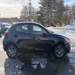 Toyota Yaris hatchback 2020, limpio y asequible - Product Image 2