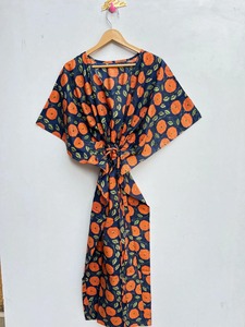 Caftan floral en coton pour femmes, robe cadeau longue Caftan, robe de plage, vêtements de nuit bohème imprimés à la main, robe longue Kimono - Product Image 3