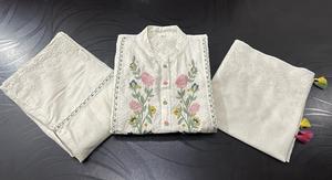 Magnifique Dobby en coton avec broderie de fil Travail Kurti Pant et Dupatta Fabricant en gros de Surat - Product Image 4