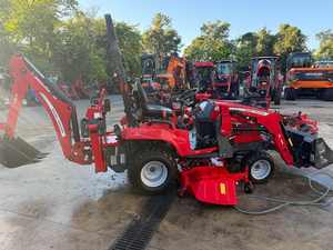 Tractor de Ruedas Massey Ferguson GC1723EB 2024 - Tractor Subcompacto 4x4 con Retroexcavadora para Trabajos Agrícolas Multipropósito de Alta Productividad - Product Image 2