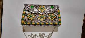 Bolsas tribales de mosaico hechas a medida con tachuelas de metal ideales para tiendas de accesorios de moda y tiendas de bolsos para reventa - Product Image 3