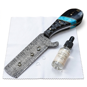 Cuchillo de carnicero y desollador de acero de Damasco hecho a mano con mango de madera, cuerno negro y turquesa, y funda de cuero repujado. Cuchillo de rancho. - Product Image 5