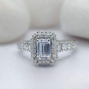 10K oro blanco VVS1 D Color Esmeralda corte aplastado Moissanite media banda compromiso y eternidad anillo regalo de fiesta para mujer - Product Image 1